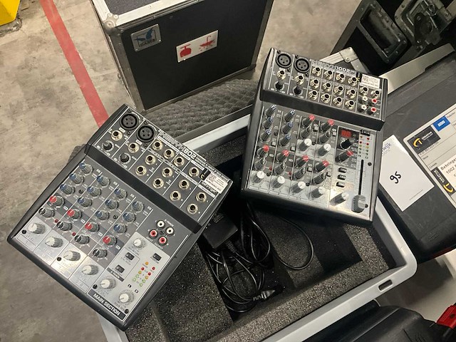 Behringer xenyx analoge mixer (2x) - afbeelding 1 van  8