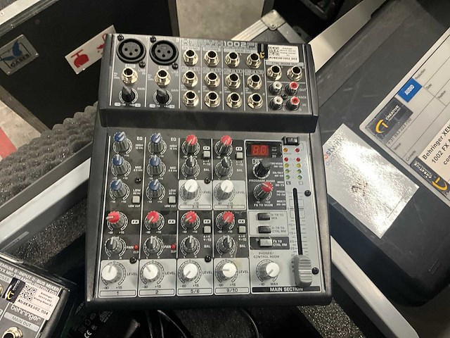 Behringer xenyx analoge mixer (2x) - afbeelding 2 van  8