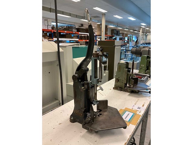 Beier ronde hoek stansmachine (3x) - afbeelding 11 van  11