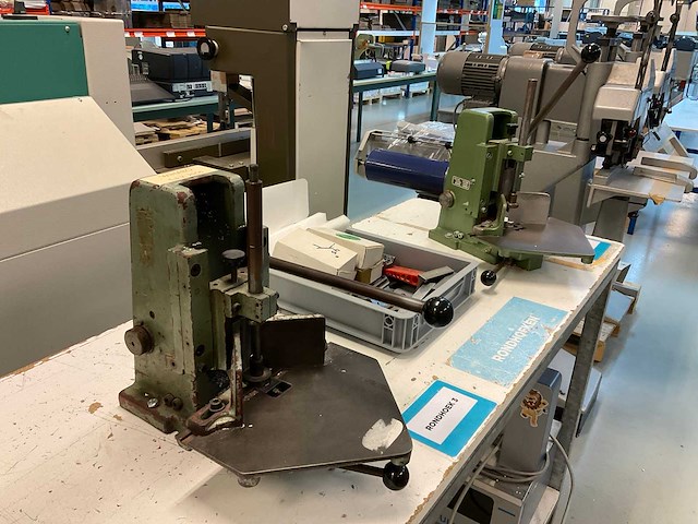 Beier ronde hoek stansmachine (3x) - afbeelding 4 van  5