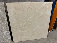 Beige marmerlook tegels 60×60 cm - 28,8 m2 - afbeelding 2 van  4