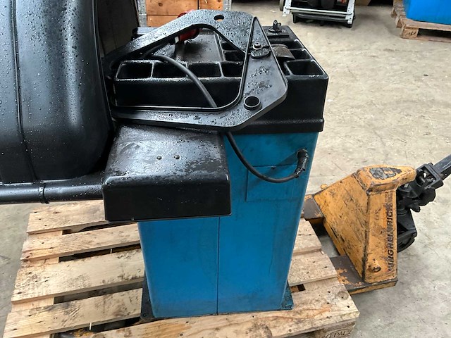 Beissbarth microtec 510 banden balanceerapparaat - afbeelding 4 van  5