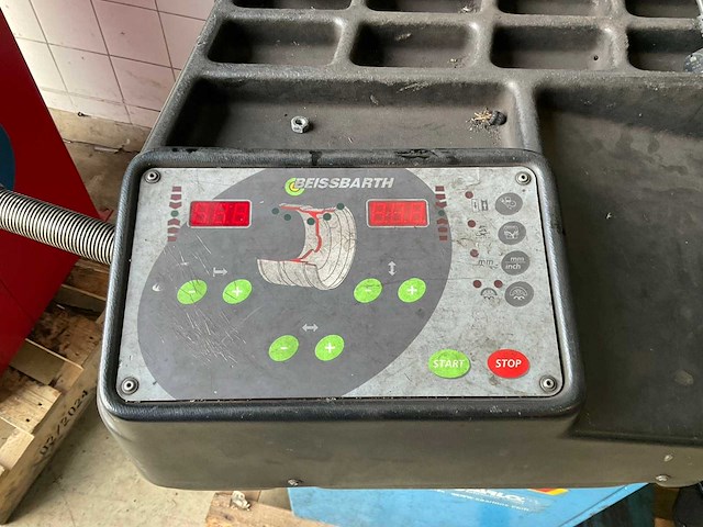 Beissbarth microtec 825 banden balanceerapparaat - afbeelding 4 van  5