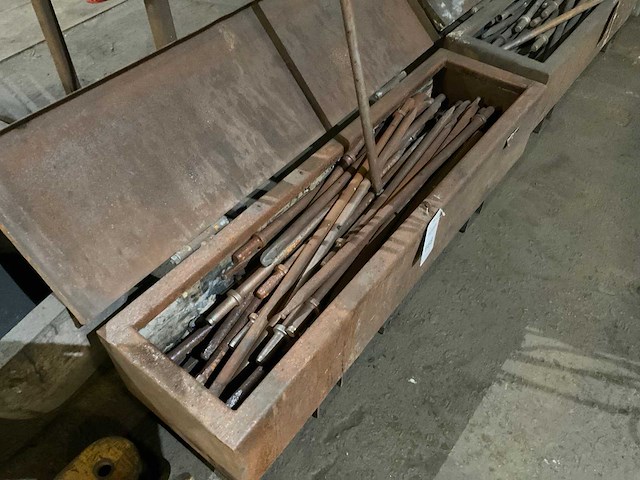 Beitels in kist - afbeelding 4 van  5