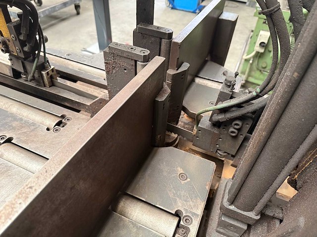 Bekamak - 2011 - bmsy 360 cdgh - metalen horizontale bandzaagmachine - afbeelding 8 van  10