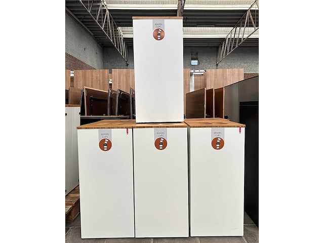 Bekerdispenser wit met houten bovenblad (7x) - afbeelding 1 van  5