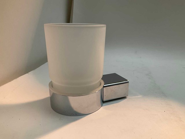 Bekerhouder wandbevestiging chroom melkglas - afbeelding 2 van  5