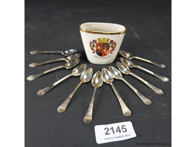 Bekertje met verzilverde lepeltjes gemerkt - afbeelding 1 van  5