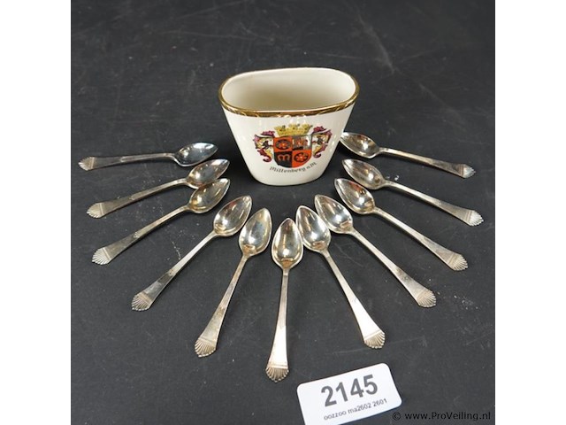 Bekertje met verzilverde lepeltjes gemerkt - afbeelding 2 van  5