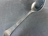 Bekertje met verzilverde lepeltjes gemerkt - afbeelding 4 van  5