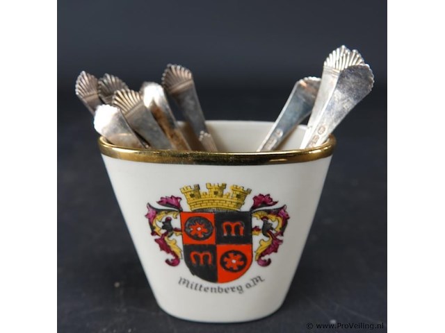 Bekertje met verzilverde lepeltjes gemerkt - afbeelding 5 van  5