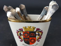 Bekertje met verzilverde lepeltjes gemerkt - afbeelding 5 van  5