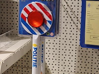 Bekeuring boekjes en stopbord aan drie beugels. - afbeelding 2 van  2