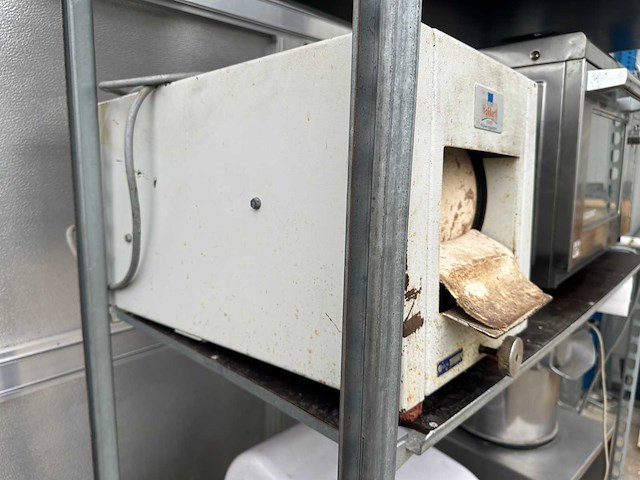 Beko - elektrische kleinbrood- / puntjesmachine - afbeelding 5 van  8
