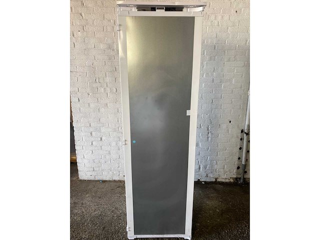 Beko bfna247e40sn | inbouw vriezer | 178 cm | nofrost | sleepdeur - afbeelding 1 van  5