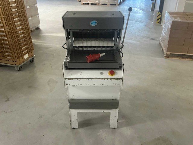 Beko broodsnijmachine - afbeelding 1 van  5