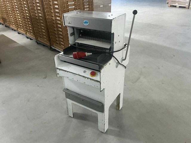 Beko broodsnijmachine - afbeelding 2 van  9