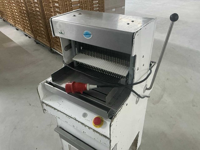 Beko broodsnijmachine - afbeelding 3 van  9