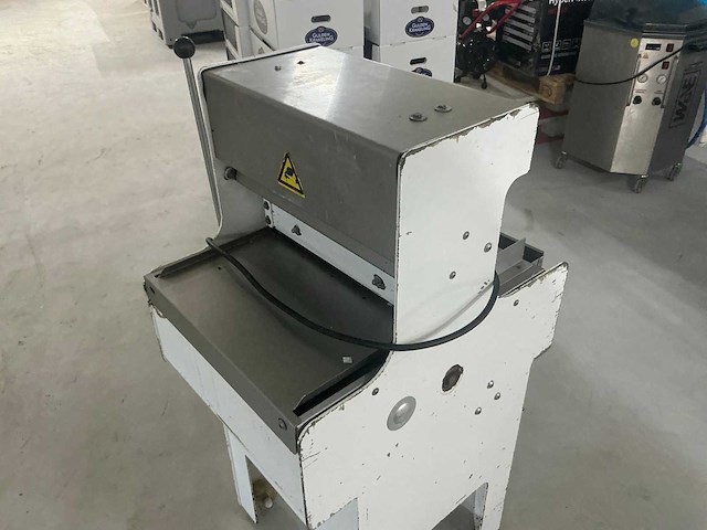 Beko broodsnijmachine - afbeelding 7 van  9