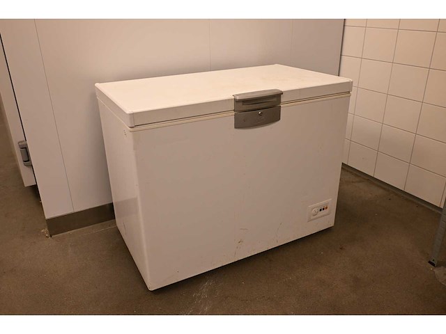 Beko hsa 32520 vrieskist - afbeelding 1 van  4