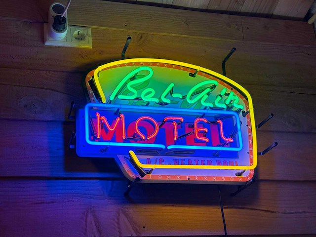 Bel air motel - neonbord - afbeelding 1 van  3