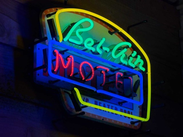 Bel air motel - neonbord - afbeelding 3 van  3