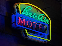 Bel air motel - neonbord - afbeelding 3 van  3