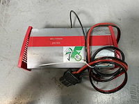 Belatron - 24v 65a - battery chargers - 2015 - afbeelding 1 van  2