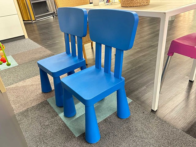 Beleduc - interactief houten speelbord met kinderstoeltjes - afbeelding 4 van  7