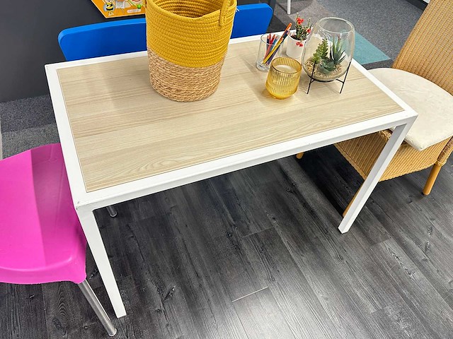 Beleduc - interactief houten speelbord met kinderstoeltjes - afbeelding 5 van  7