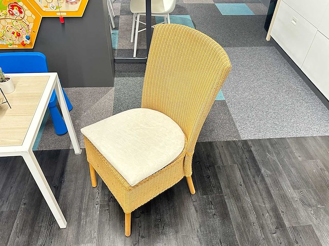 Beleduc - interactief houten speelbord met kinderstoeltjes - afbeelding 7 van  7