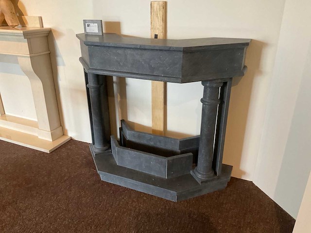 Belgisch hardsteen schouw - afbeelding 2 van  5