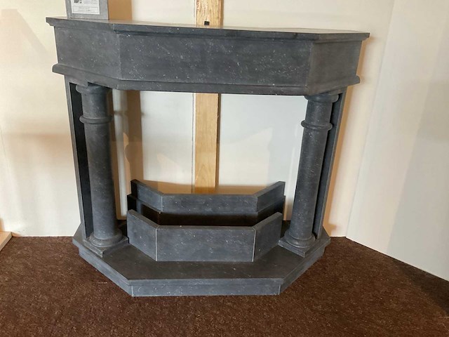 Belgisch hardsteen schouw - afbeelding 3 van  5