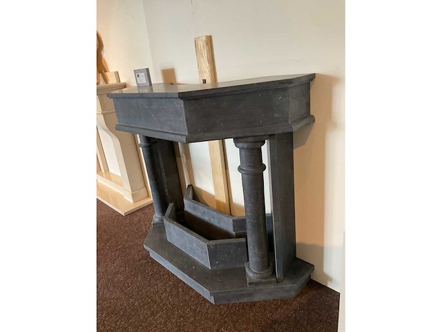 Belgisch hardsteen schouw - afbeelding 4 van  5