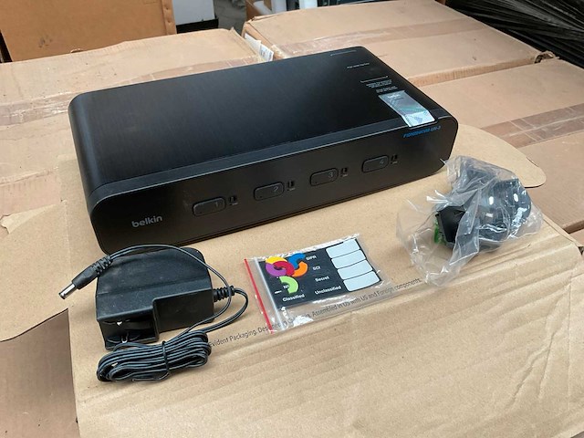 Belkin f1dn204kvm-un-3 switch box (48x) - afbeelding 1 van  5