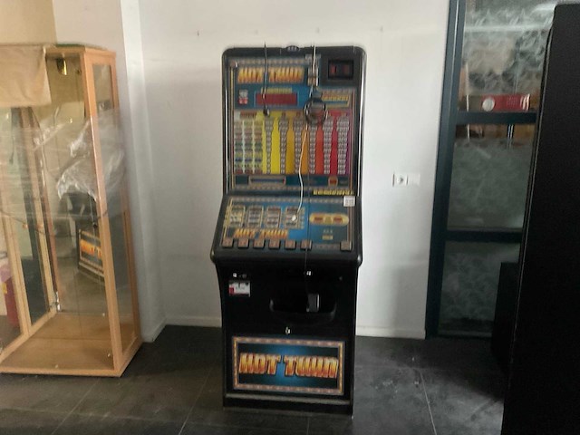 Bell-fruit games hot twin speelautomaat - afbeelding 1 van  9