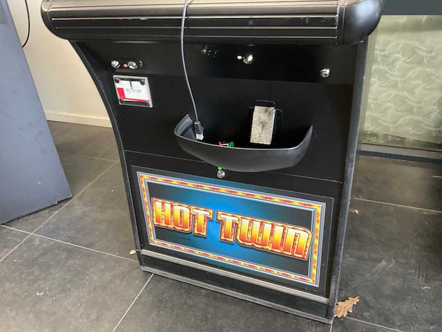 Bell-fruit games hot twin speelautomaat - afbeelding 5 van  8