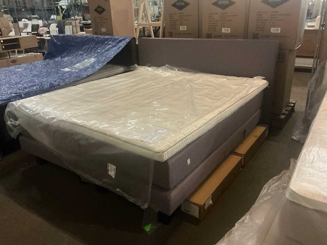Bellagio gestoffeerd magnesia elektrische boxspring 180x200cm - afbeelding 1 van  6