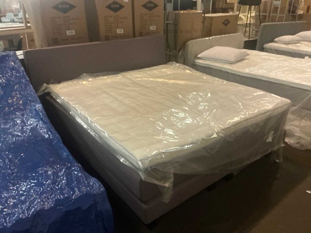 Bellagio gestoffeerd magnesia elektrische boxspring 180x200cm - afbeelding 3 van  6