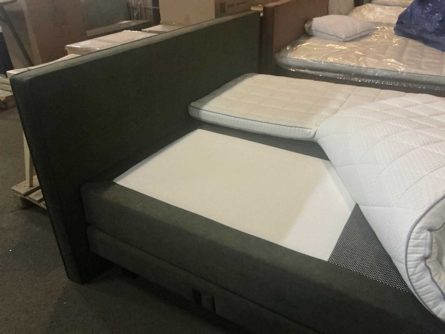 Bellagio lederlook magnesia 96 elektrische boxspring 180x200cm - afbeelding 6 van  8