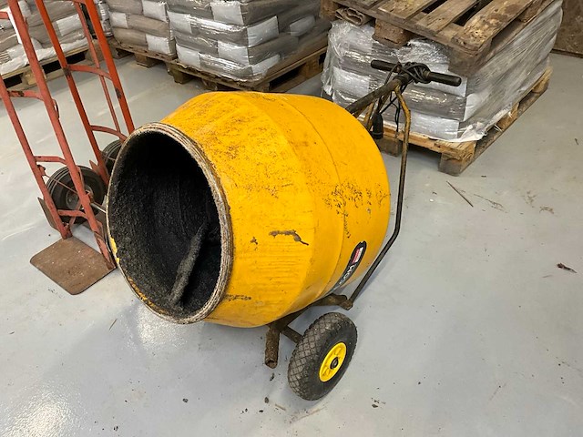 Belle minimix 130 betonmixer - afbeelding 1 van  5