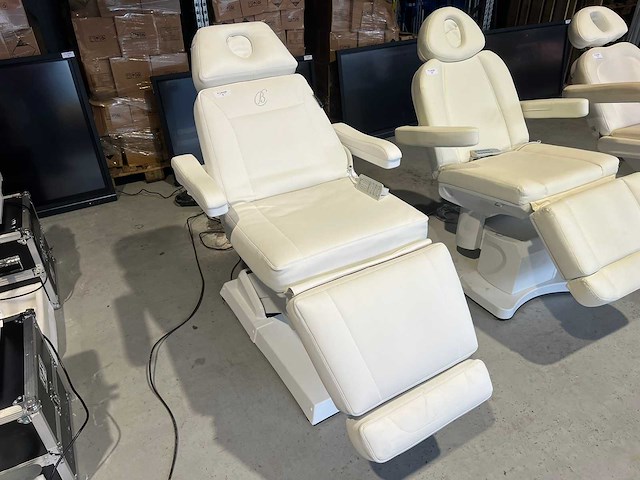 Bellezi - figo - s4 behandelstoel - afbeelding 1 van  6