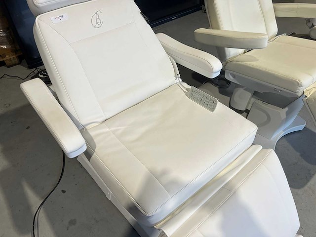 Bellezi - figo - s4 behandelstoel - afbeelding 2 van  6