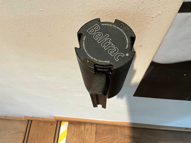 Beltrac - afzetkoord met wandbevestiging - afbeelding 1 van  4
