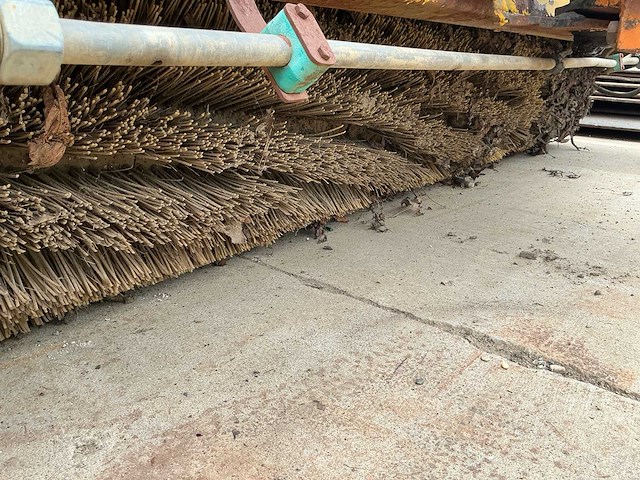 Bema 35 dual straatveegmachine - afbeelding 11 van  25