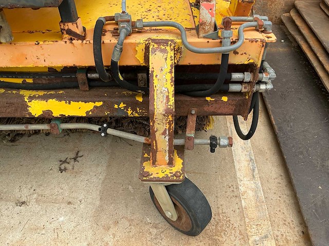 Bema 35 dual straatveegmachine - afbeelding 14 van  25