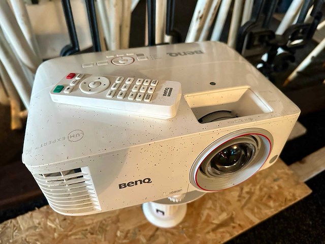 Ben - beamer met afstandsbediening - afbeelding 1 van  3