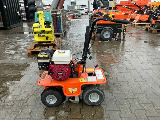 Benassi turf cutter 300 graszodensnijder - afbeelding 2 van  7