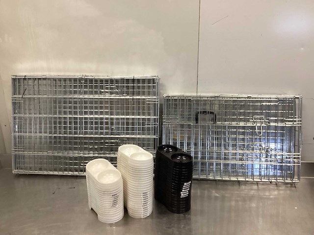 Bench (2x) en voerbakken - afbeelding 1 van  5