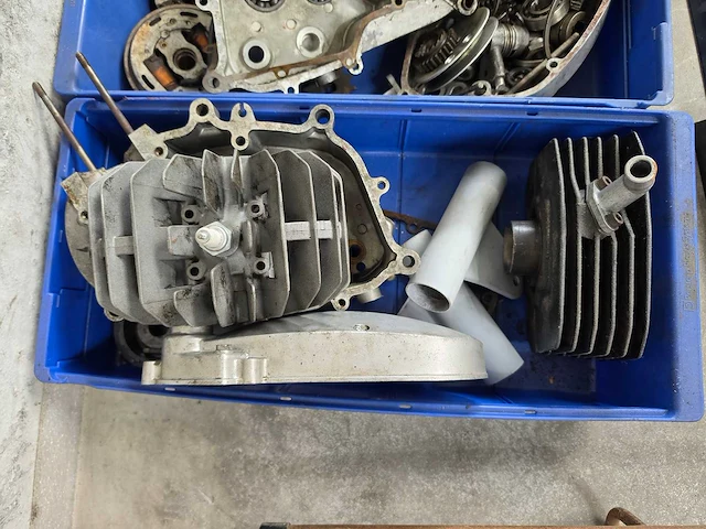 Benelli - bromfiets - t50 ? - oldtimer met onderdelen - afbeelding 1 van  13